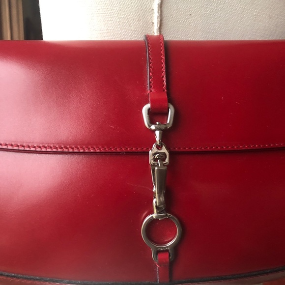 Authentic Prada slim shoulder bag in red. - Picture 2 of 13